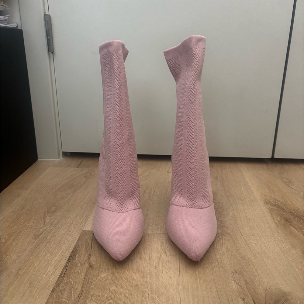 “Brand new” Dusty pink/ Mauve stretch material booties